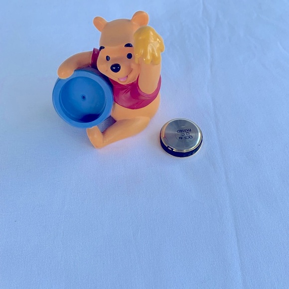 Vintage Winnie the Pooh miniature clock - Picture 6 of 7